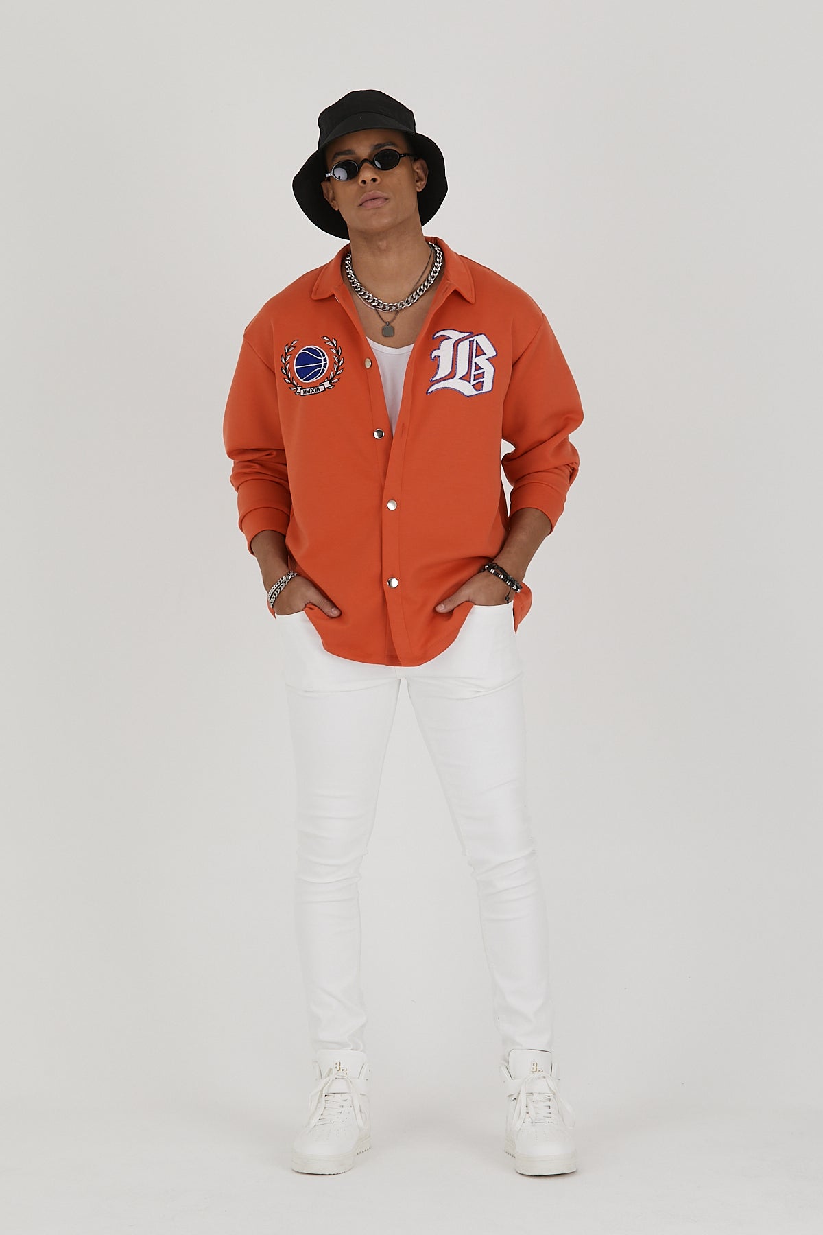 Collegejacke “B”-Logo.