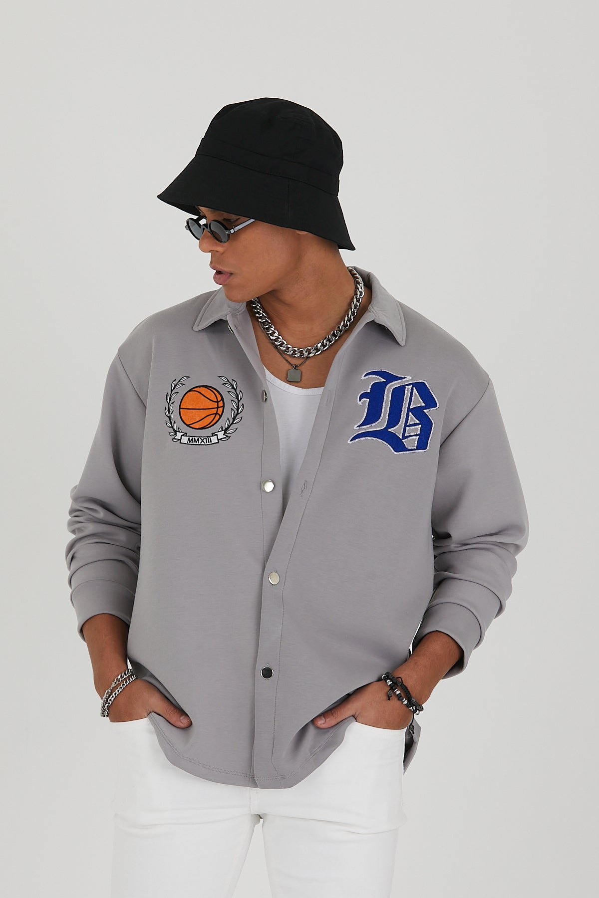 Collegejacke “B”-Logo.