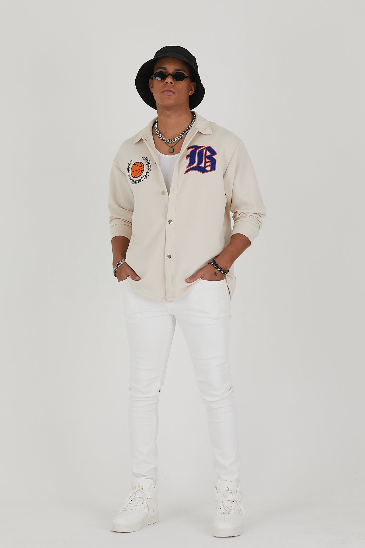 Collegejacke “B”-Logo.