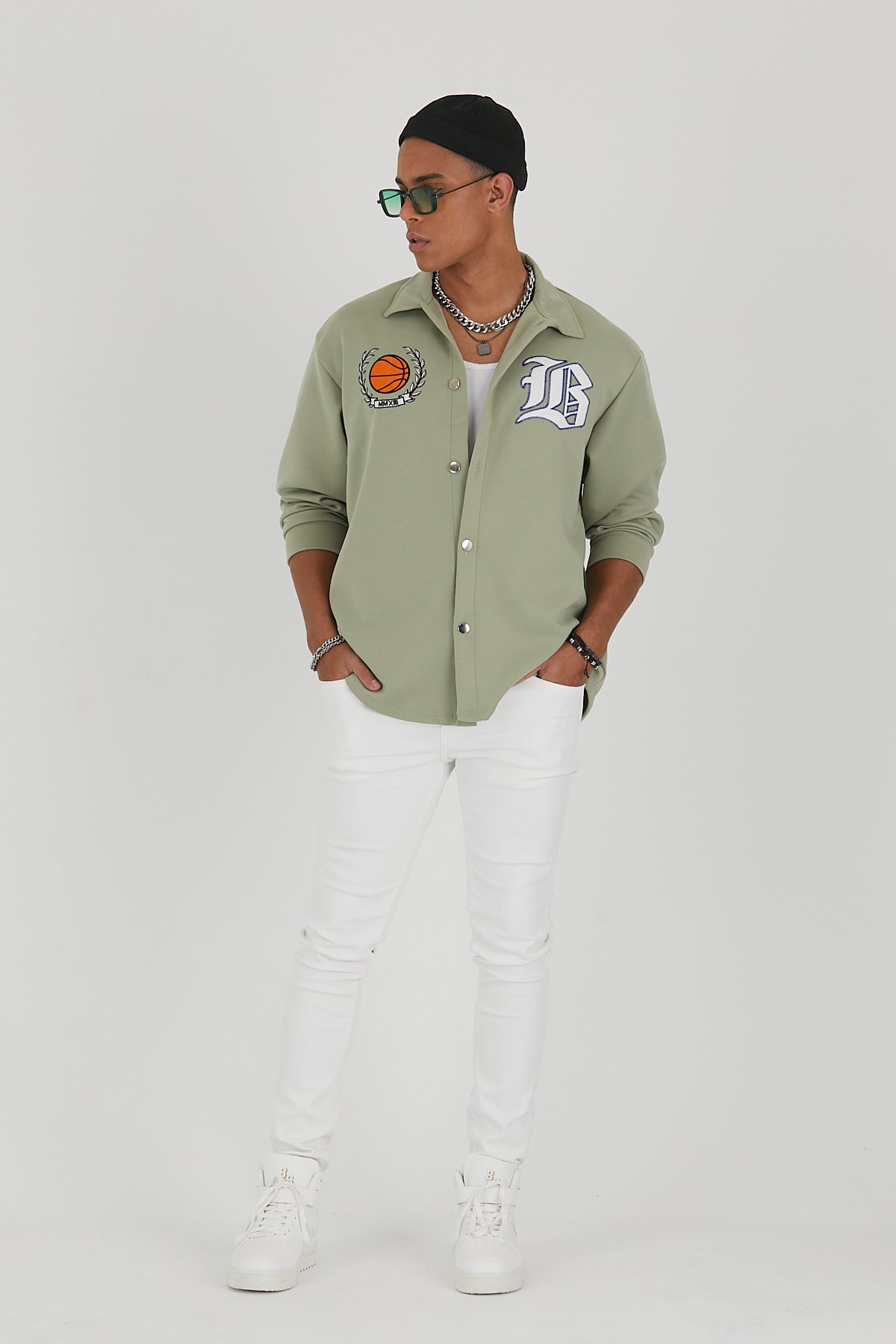 Collegejacke “B”-Logo.