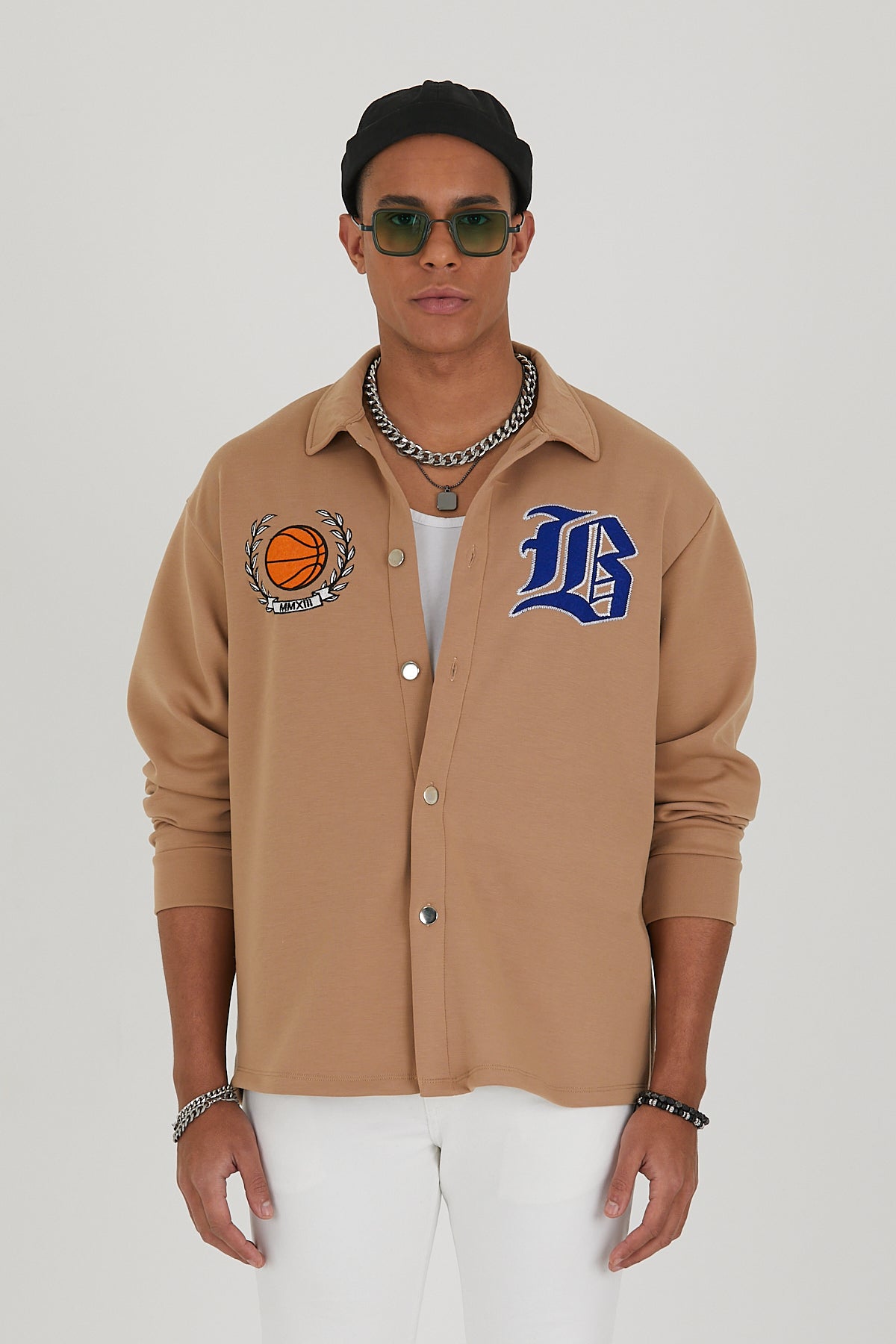 Collegejacke “B”-Logo.