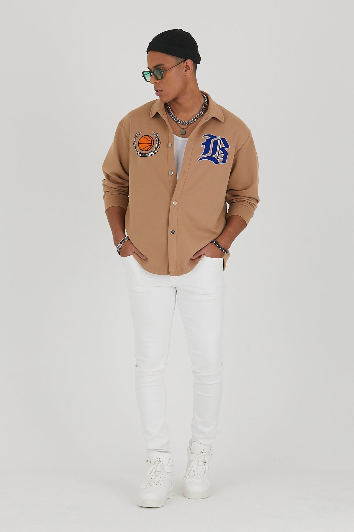 Collegejacke “B”-Logo.