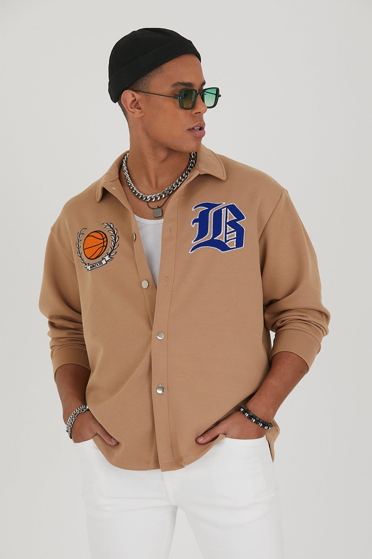 Collegejacke “B”-Logo.
