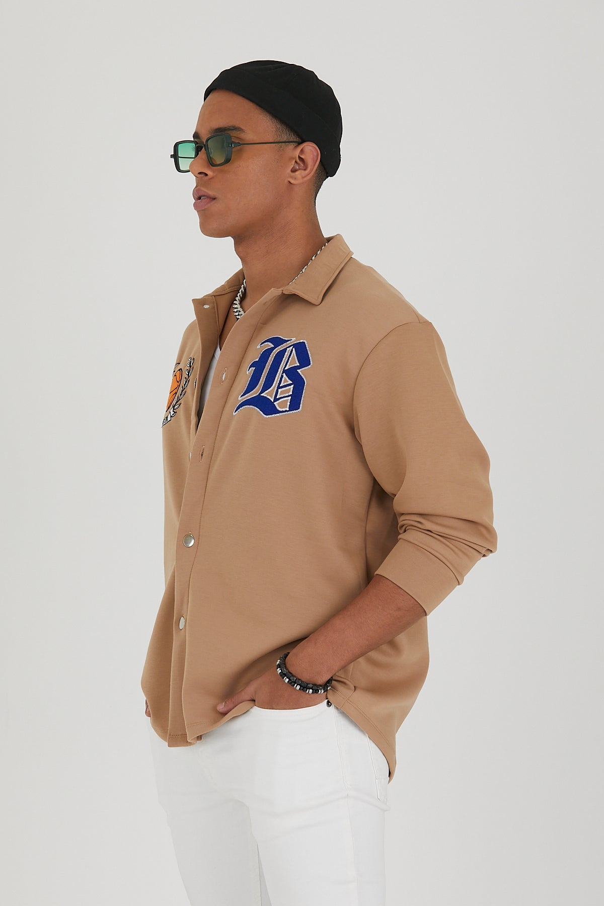 Collegejacke “B”-Logo.