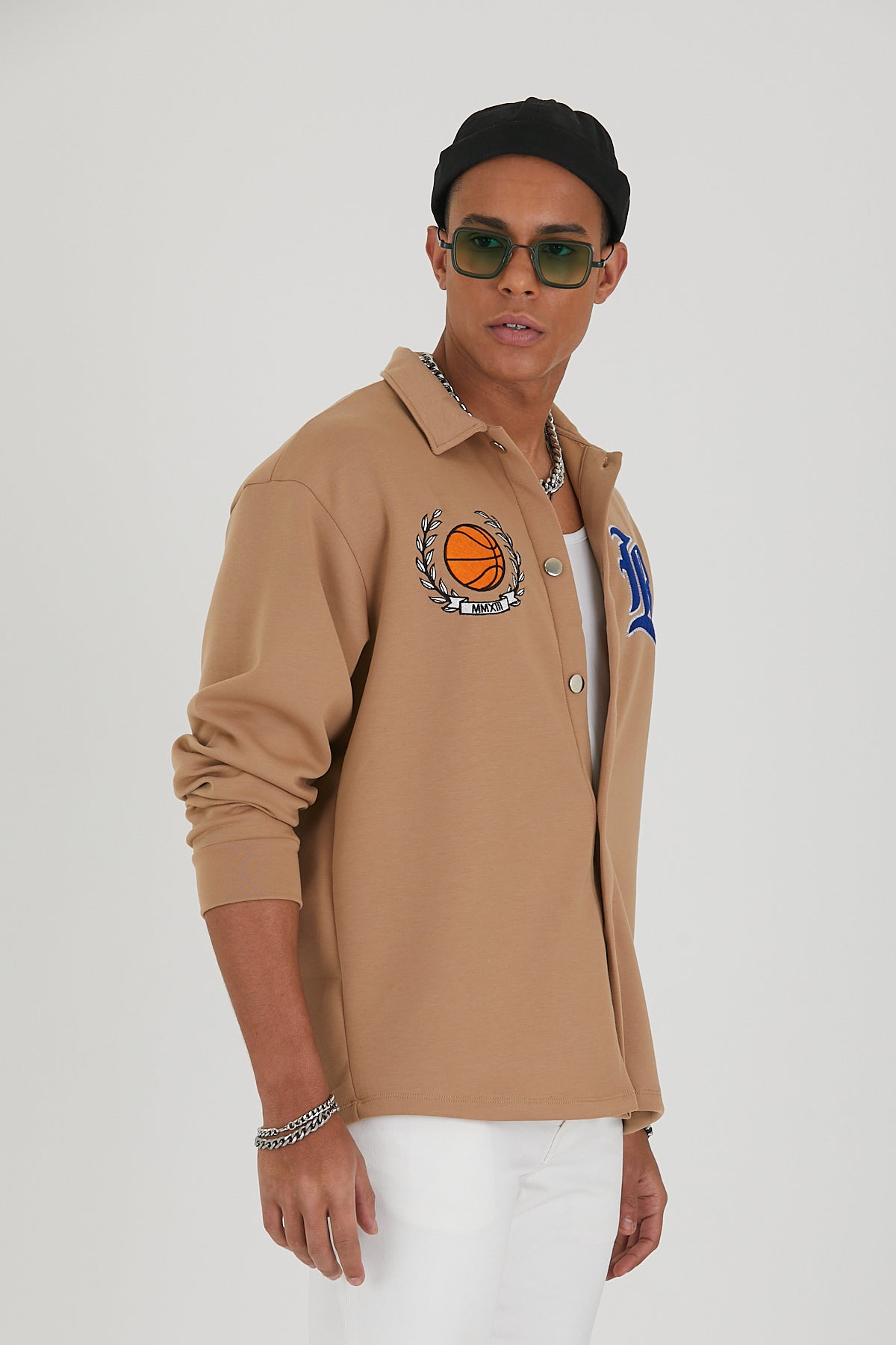 Collegejacke “B”-Logo.