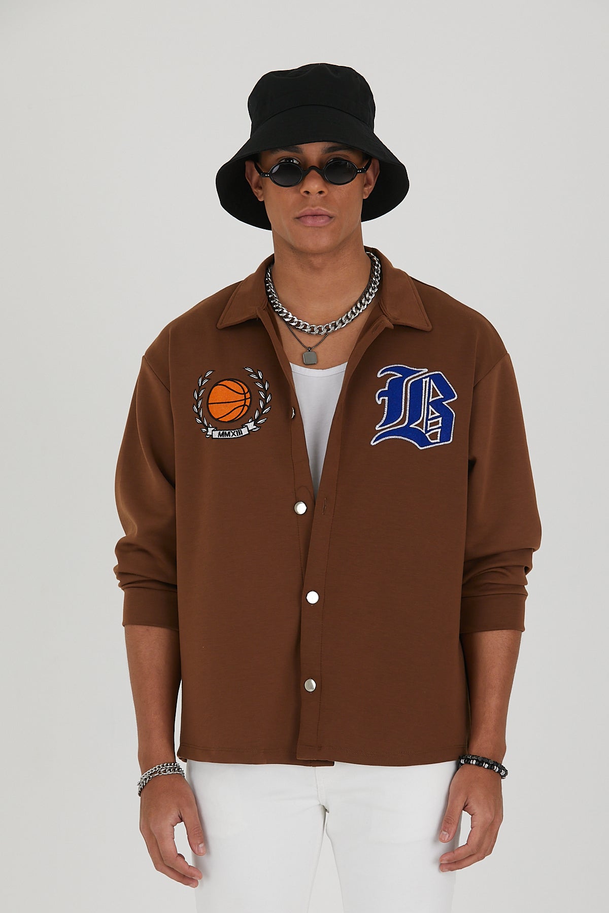 Collegejacke “B”-Logo.