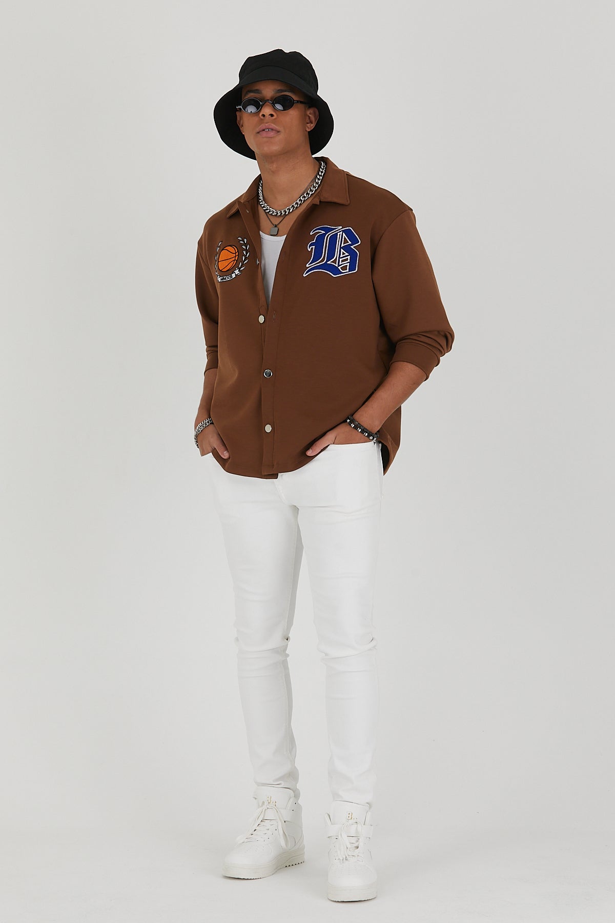 Collegejacke “B”-Logo.
