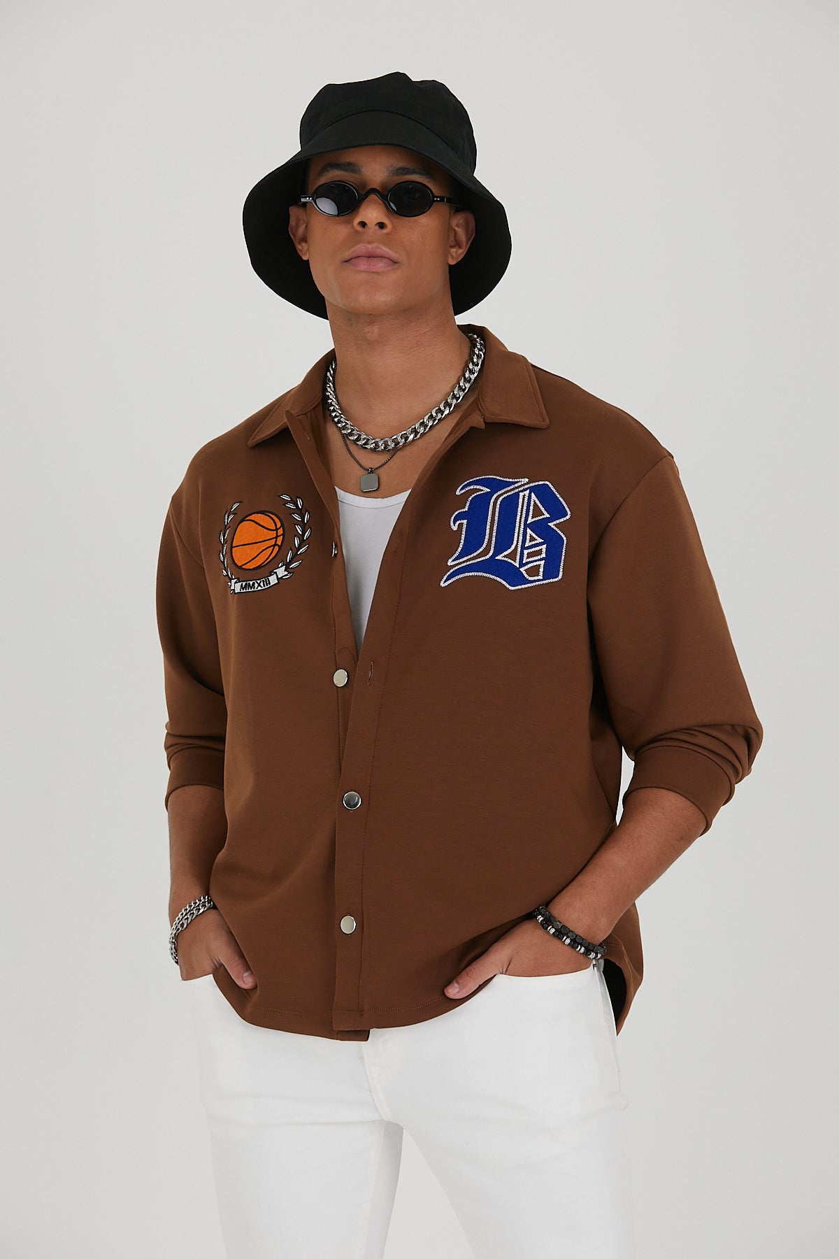 Collegejacke “B”-Logo.
