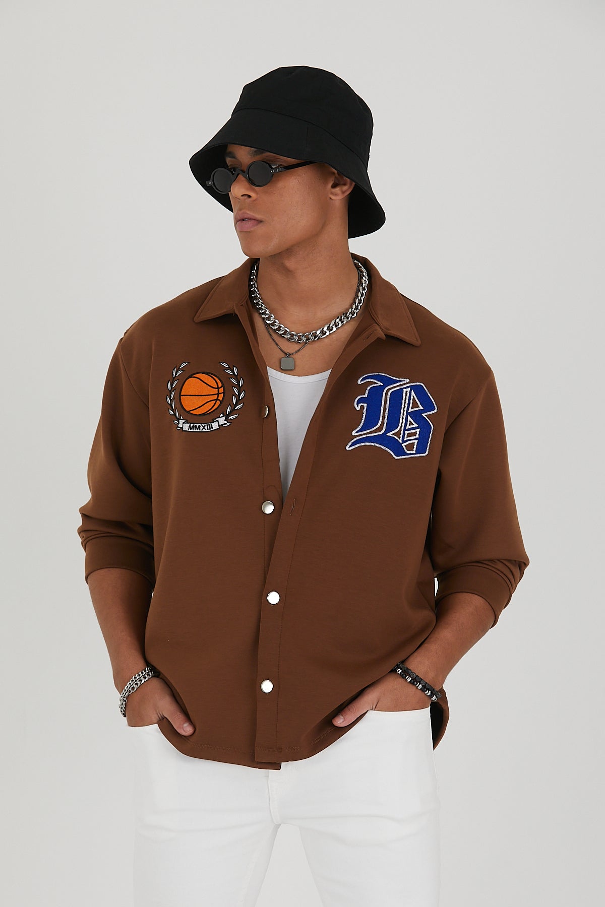 Collegejacke “B”-Logo.