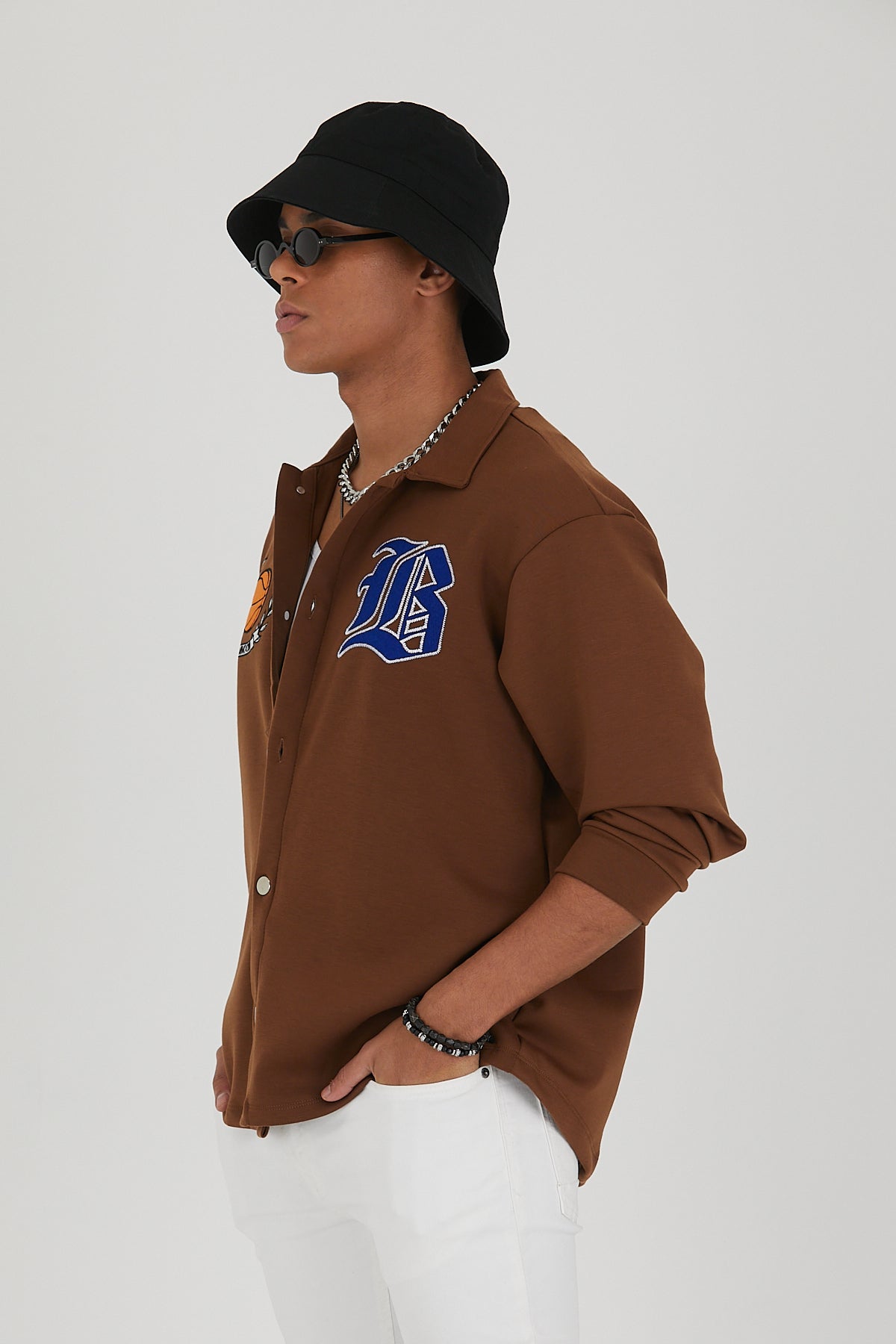 Collegejacke “B”-Logo.