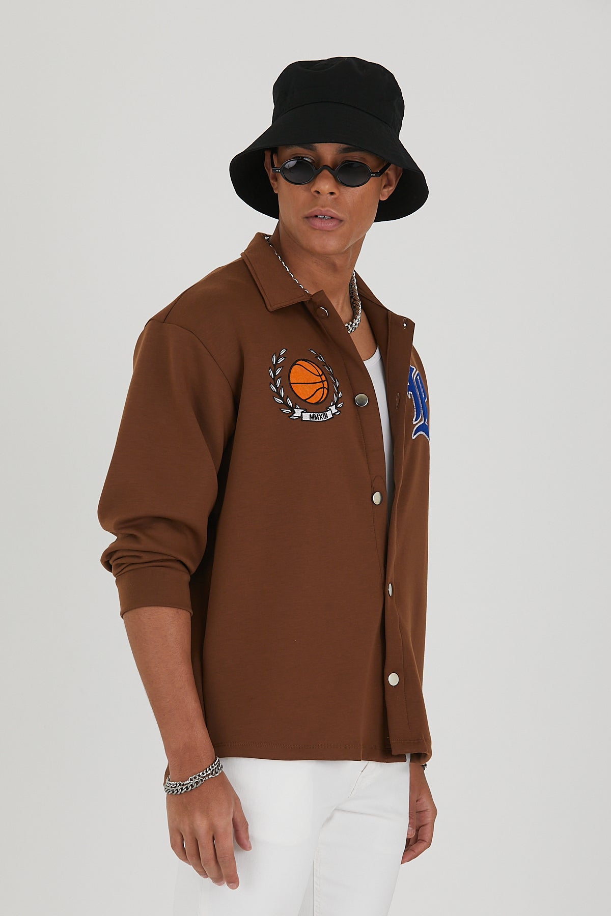 Collegejacke “B”-Logo.