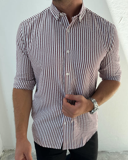 Slim Fit Hemd mit Knopfkragen – Rot fein gestreift