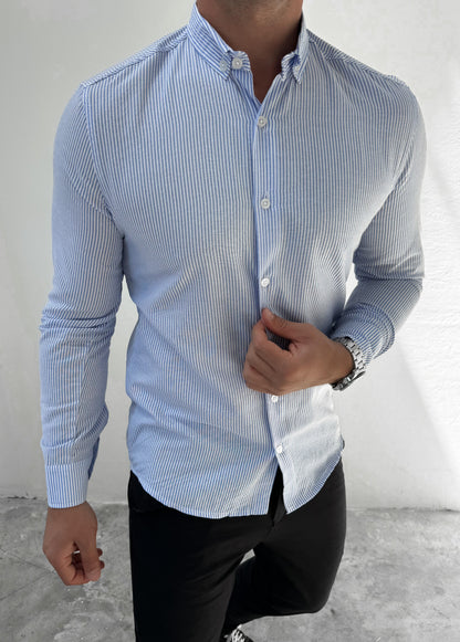 Slim Fit Hemd mit Knopfkragen – Blau fein gestreift